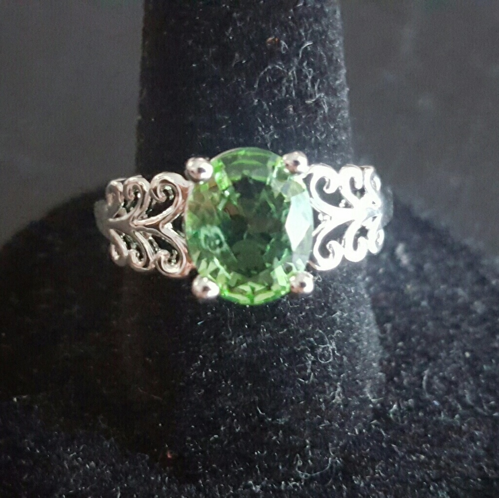 1.83 CTW Oval Lively Green Peridot Ring